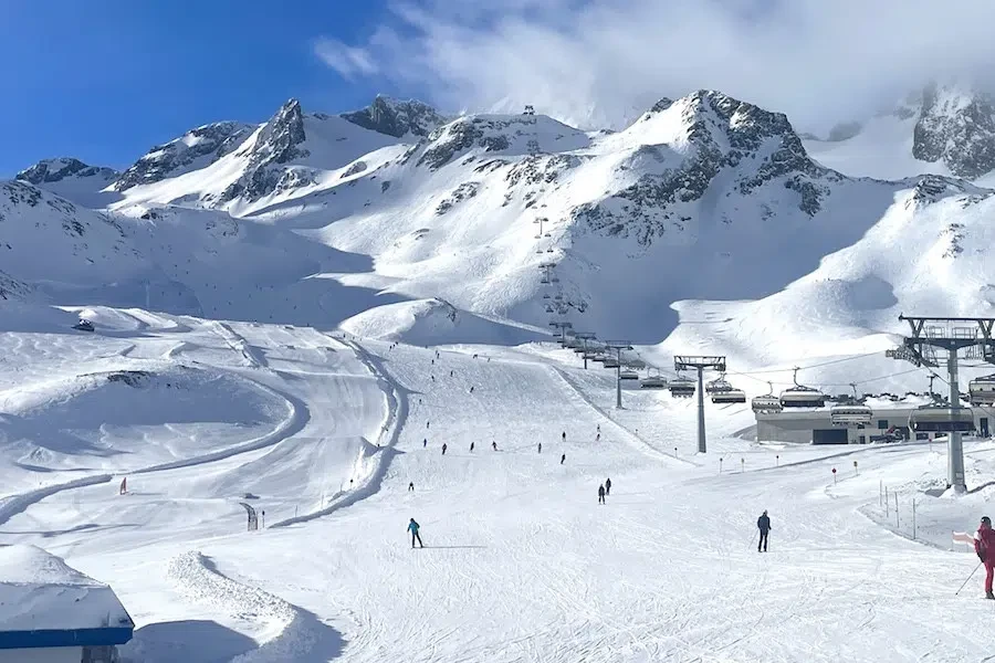 hoog skigebied