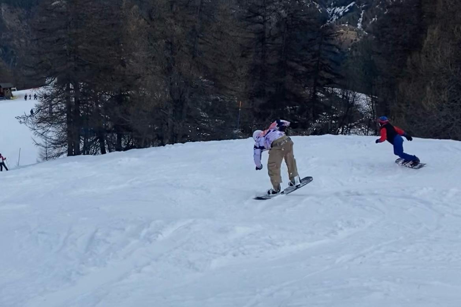 Snowboarders in Pra Loup