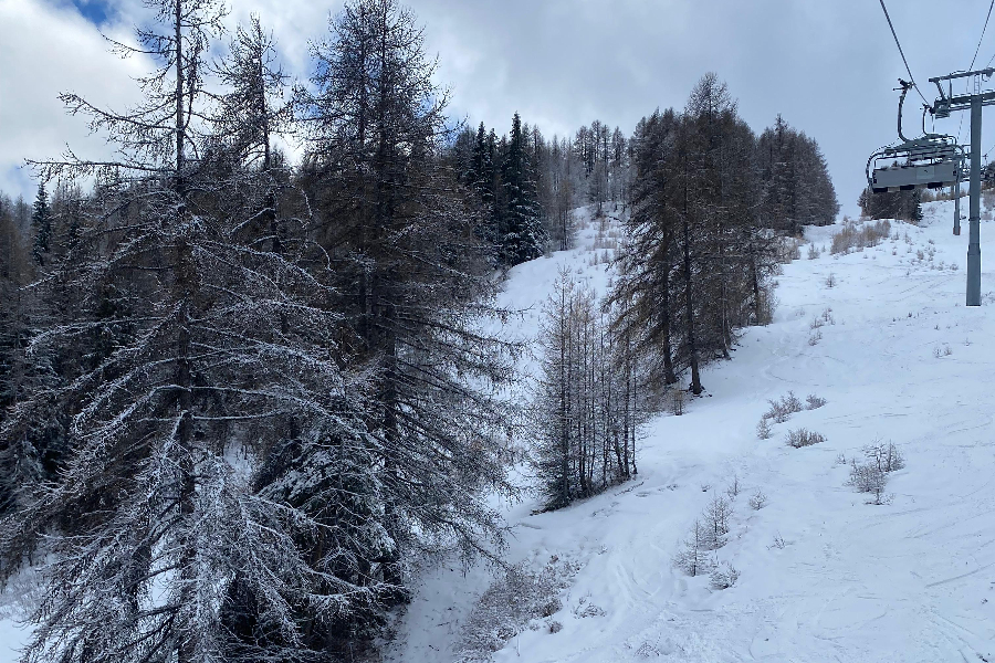 Uitzicht uit de lift bij Val d'allos - pra loup 
